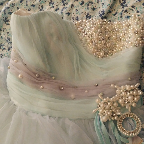 Prom Dress - Picture 1 of 8